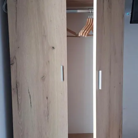 Niso Eleimonas 아파트