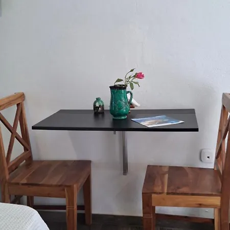 Niso Eleimonas Apartman *